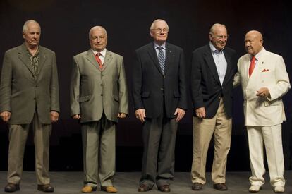 De izquierda a derecha: Bill Anders ('Apollo 8'), Victor Gorbatko, Neil Armstrong ('Apollo 11'), Jim Lovell ('Apollo 13') y Alexey Leonov.