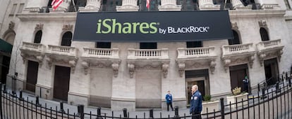 Publicidad de los ETF de BlackRock, llamados iShares.