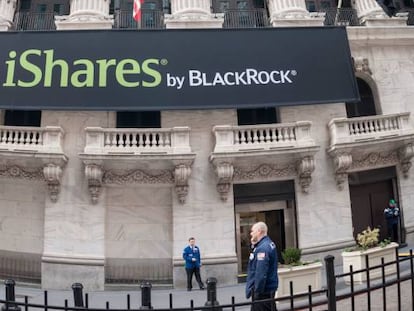 Publicidad de los ETF de BlackRock, llamados iShares.