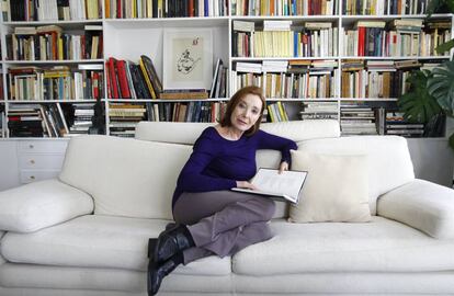 Núria Espert fotografiada en su casa de Madrid, en 2013.