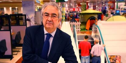 José Carlos Ramos, ayer, en el interior de El Corte Inglés de la Gran Vía, en Bilbao.
  