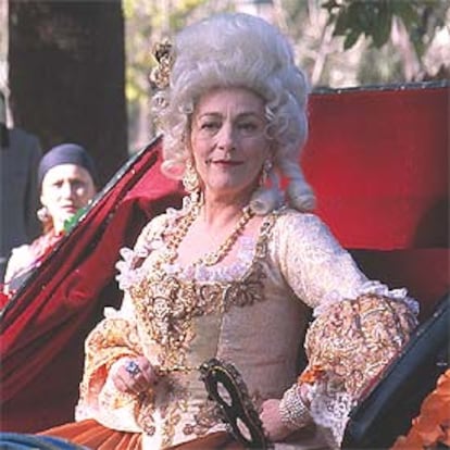 La actriz Carmen Maura, en una escena de la miniserie <i>Arroz y tartana.</i>