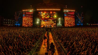 El público frente a un escenario durante el festival de música Vive Latino 2025.