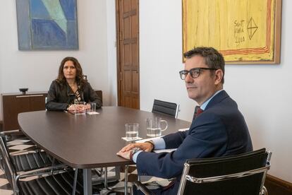 Encuentro entre el ministro de la presidencia, Félix Bolaños con la 'consellera' Laura Villagrá, este domingo en Barcelona.