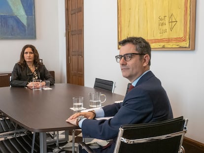 Encuentro entre el ministro de la presidencia, Félix Bolaños con la 'consellera' Laura Villagrá, este domingo en Barcelona.