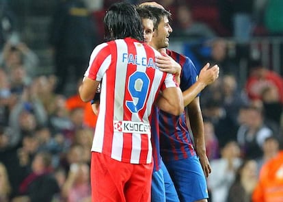 Leo Messi and Radamel Falcao embrace after a league match between Atl&eacute;tico and Barcelona. 