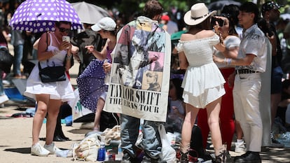 Ambiente previo al primer concierto de Taylor Swift en el estadio Santiago Bernabéu en Madrid.