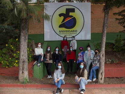 Once de las 12 alumnas del IES Néstor Almendros que han iniciado una campaña en redes en defensa de la asignatura de Griego.