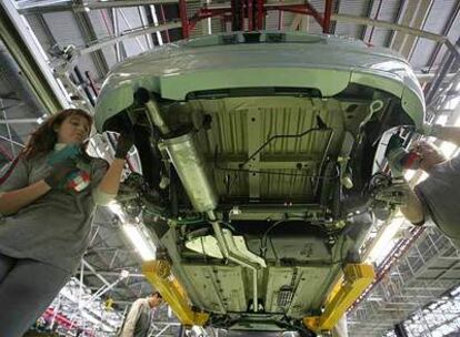 Los fabricantes españoles de automóviles rebajan sus previsiones de ventas para este año.
