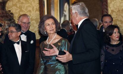 La Reina Sofía con el presidente del Círculo del Liceo, Ignacio García-Nieto, hoy en Barcelona.