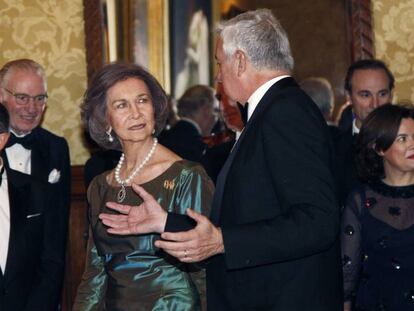 La Reina Sof&iacute;a con el presidente del C&iacute;rculo del Liceo, Ignacio Garc&iacute;a-Nieto, hoy en Barcelona.