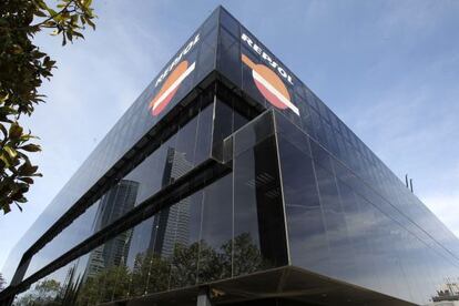 Edificio de la compañía petrolera Repsol, en su sede del Paseo de la Castellana en Madrid.