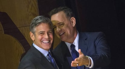 George Clooney y Tom Hanks durante un evento en honor de Paul Newman, en 2015.