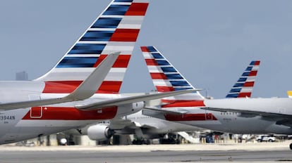 Aviones de la compañía American Airlines en el aeropuerto de Miami