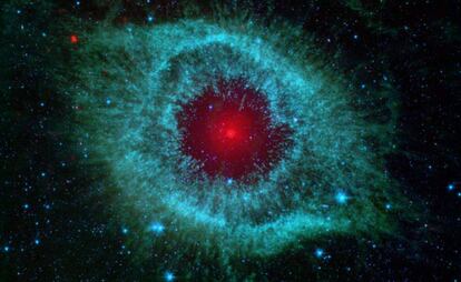 Imagen de la nebulosa Helix captada por el telescopio espacial infrarrojo, Spitzer.
