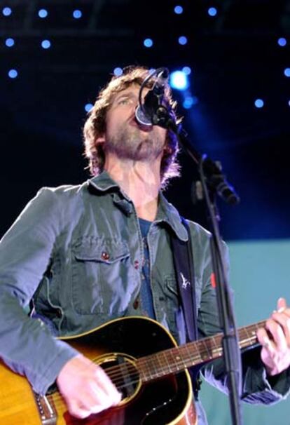 El músico británico James Blunt en un momento del concierto celebrado en Barcelona.