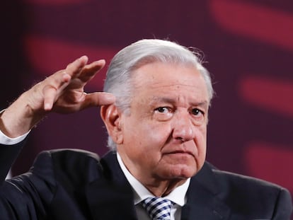 López Obrador habla en su conferencia matutina en Palacio Nacional, en Ciudad de México, este 24 de abril.