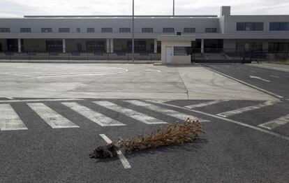 El aeropuerto de Ciudad Real, el primero construido con capital privado, echó el cierre definitivo en abril de 2012, después que comenzara a funcionar en diciembre de 2008, en uno de los proyectos de infraestructuras que han acabado en fiasco.