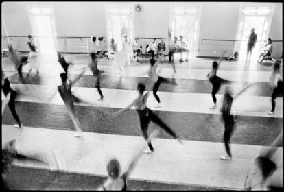 'National Ballet, Cuba'. Uno de los nombres destacados de PHotoEspaña 2017 es el fotógrafo de Magnum Elliot Erwitt, que retrató la isla en dos periodos muy distintos, en 1964 y en 2015.