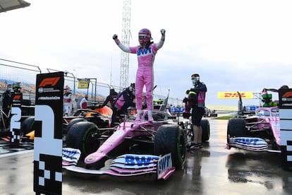 El piloto canadiense Lance Stroll celebra la pole conseguida este sábado en Turquía.