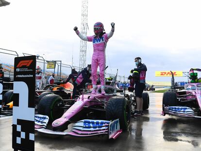 El piloto canadiense Lance Stroll celebra la pole conseguida este sábado en Turquía.