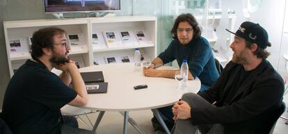 Un momento de la entrevista de 1UP con los diseñadores de videojuegos Patrice Desilets y Rami Ismail.