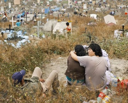 'Cementerio', una de las obras que se muestran en la Bienal, de Edi Hirose