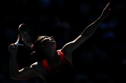 La tenista rumana Simona Halep, durante el partido contra la checa Karolina Pliskova en el torneo que se está celebrando en Sidney, Australia.