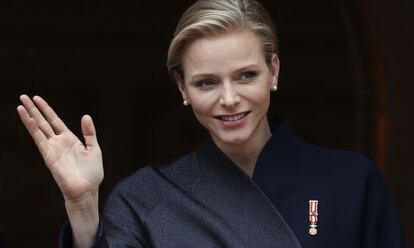 Charlene de M&oacute;naco, en el balc&oacute;n del palacio de Montecarlo.