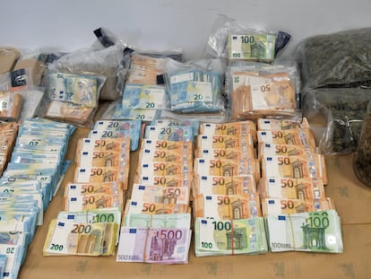 Material incautado por la Guardia Civil dentro de la operación Dragon Ball contra el narcotráfico y el blanqueo de capitales, en Ibiza.