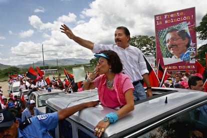 Ortega y Murillo, en un mitin electoral en Granada (Nicaragua) en octubre de 2006.