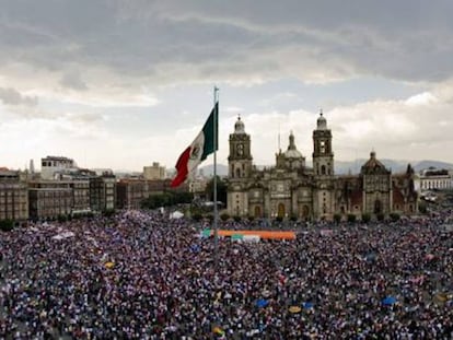 La plaza del Z&oacute;calo, repleta de manifestantes.