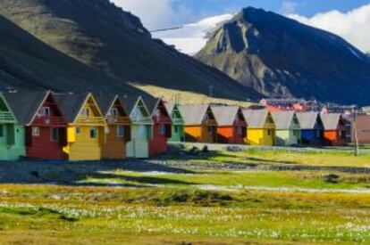 T&iacute;picas casas de colores en el archipi&eacute;lago de Svalbard. 