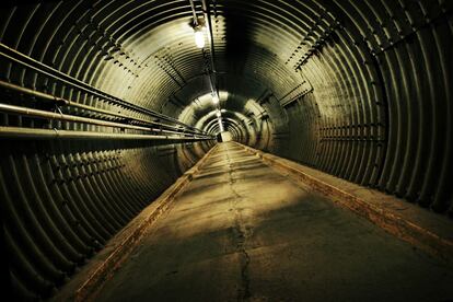 Túnel de acceso al Museo de la Guerra Fría de Canadá, ubicado en la localidad de Carp, cerca de la ciudad de Ottawa, en Ontario.