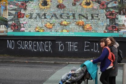 Una pintada contra la UE en Belfast, Irlanda del Norte.
