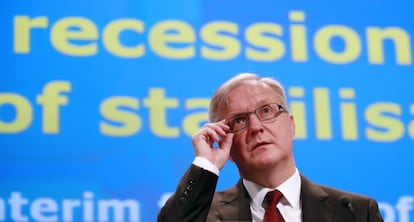 El comisario europeo de Asuntos Econ&oacute;micos y Monetarios, Olli Rehn, en una rueda de prensa en la sede de la Uni&oacute;n Europea en Bruselas 