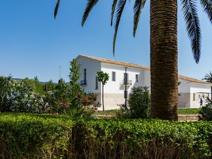 La Casa de la Venta, una antigua alquería de pueblo, se ha reconvertido gracias a Actiu en un espacio multifuncional y cultural.