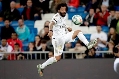 Marcelo controla el balón durante un partido frente al Leganés, en octubre de 2019.