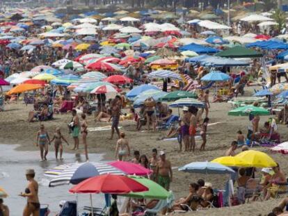 La Carihuela beach in Torremolinos, Málaga, in the middle of August.