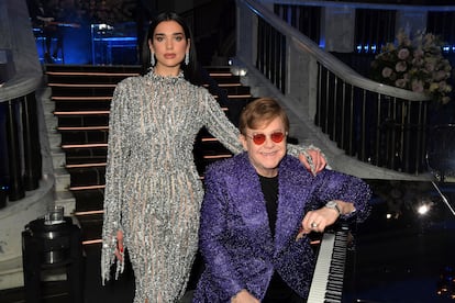 Dua Lipa y Elton John, intérpretes de 'Cold Heart', en una fiesta en abril de 2021.