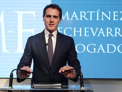 Albert Rivera, durante la rueda de prensa en la que anunció su fichaje por el bufete Martínez-Echevarria en marzo de 2020.