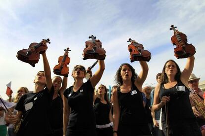Protesta de profesores y alumnos de las escuelas municipales de música de Madrid contra los recortes.