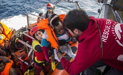 Rescate de una patera en el Mediterráneo el pasado diciembre.
