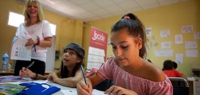 Más de 17.000 personas, la mayoría niños o jóvenes en riesgo o situación de pobreza, serán las beneficiarias de las ayudas que la Obra Social La Caixa ha concedido este año a través de 28 proyectos sociales impulsados por entidades de toda Catalunya
 
 CATALUÑA ESPAÑA EUROPA BARCELONA SOCIEDAD
 OBRA SOCIAL LA CAIXA
 