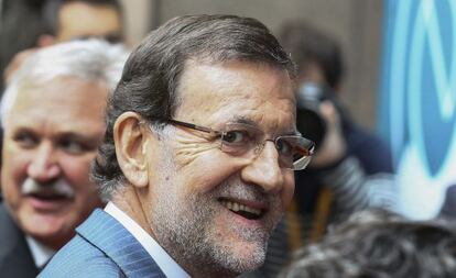 El presidente del Gobierno español, Mariano Rajoy, llega a la cumbre europea en Bruselas, Bélgica este jueves