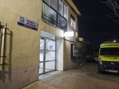 Centro de salud de Pobo de Dueñas (Guadalajara), con la zona de urgencias abierta.