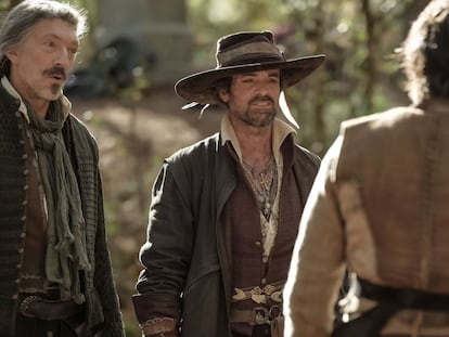 De izquierda a derecha: Vincent Cassel, Romain Duris y Pio Marmaï en 'Los tres mosqueteros D'Artagnan'.