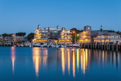 Entardecer em Martha’s Vineyard (Massachusetts), lugar favorito dos ricos discretos nos Estados Unidos. Também dos Kennedys. 