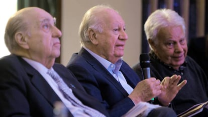 El expresidente de Chile Ricardo Lagos, el expresidente del Gobierno de Uruguay, Julio María Sanguinetti, y el expresidente del Gobierno español, Felipe González, durante su participación el sábado en la XIX Edición del Foro Iberoamericano que se celebra en Madrid. 