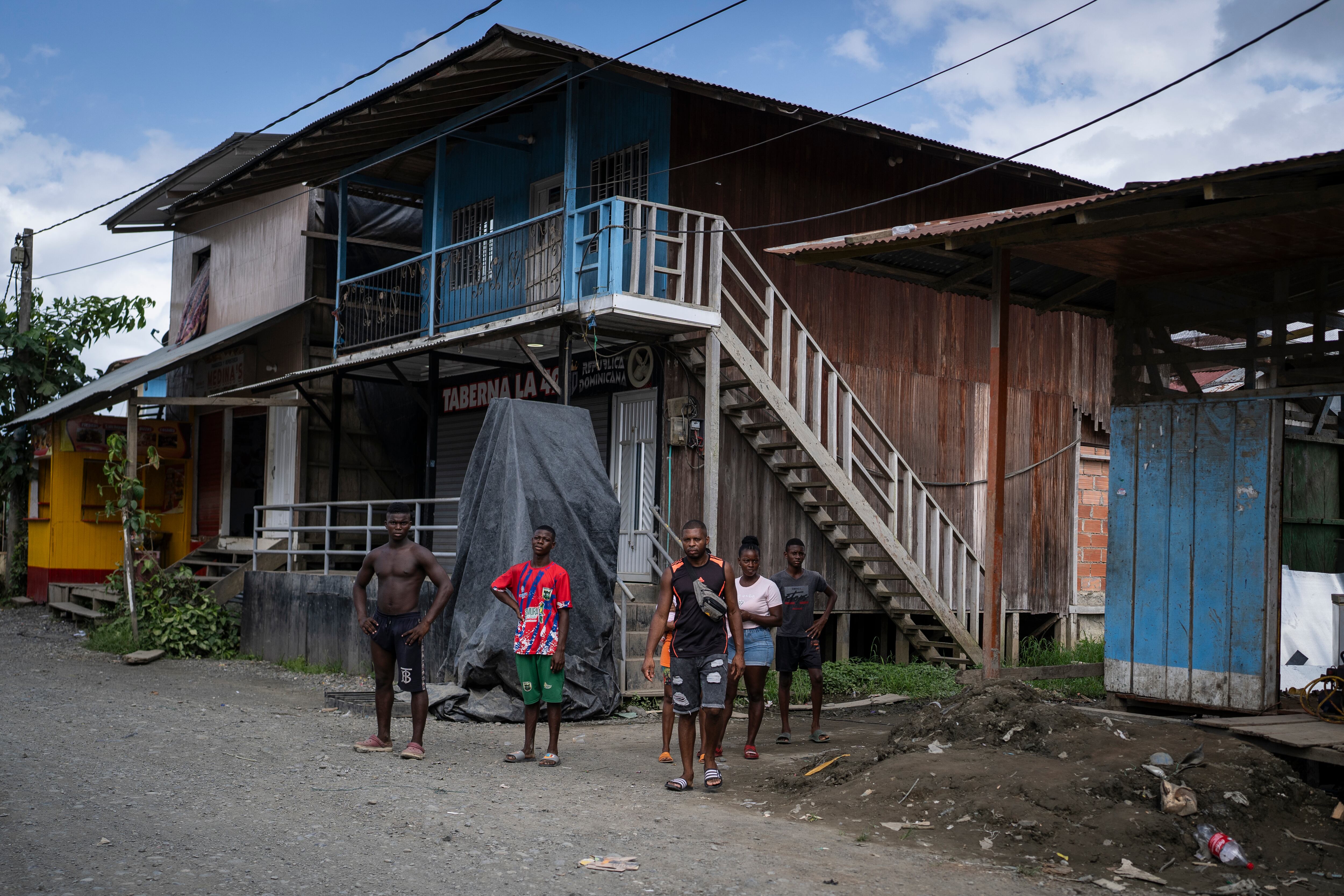 Vecinos del municipio de Riosucio, en Chocó, el 27 de noviembre de 2023.
